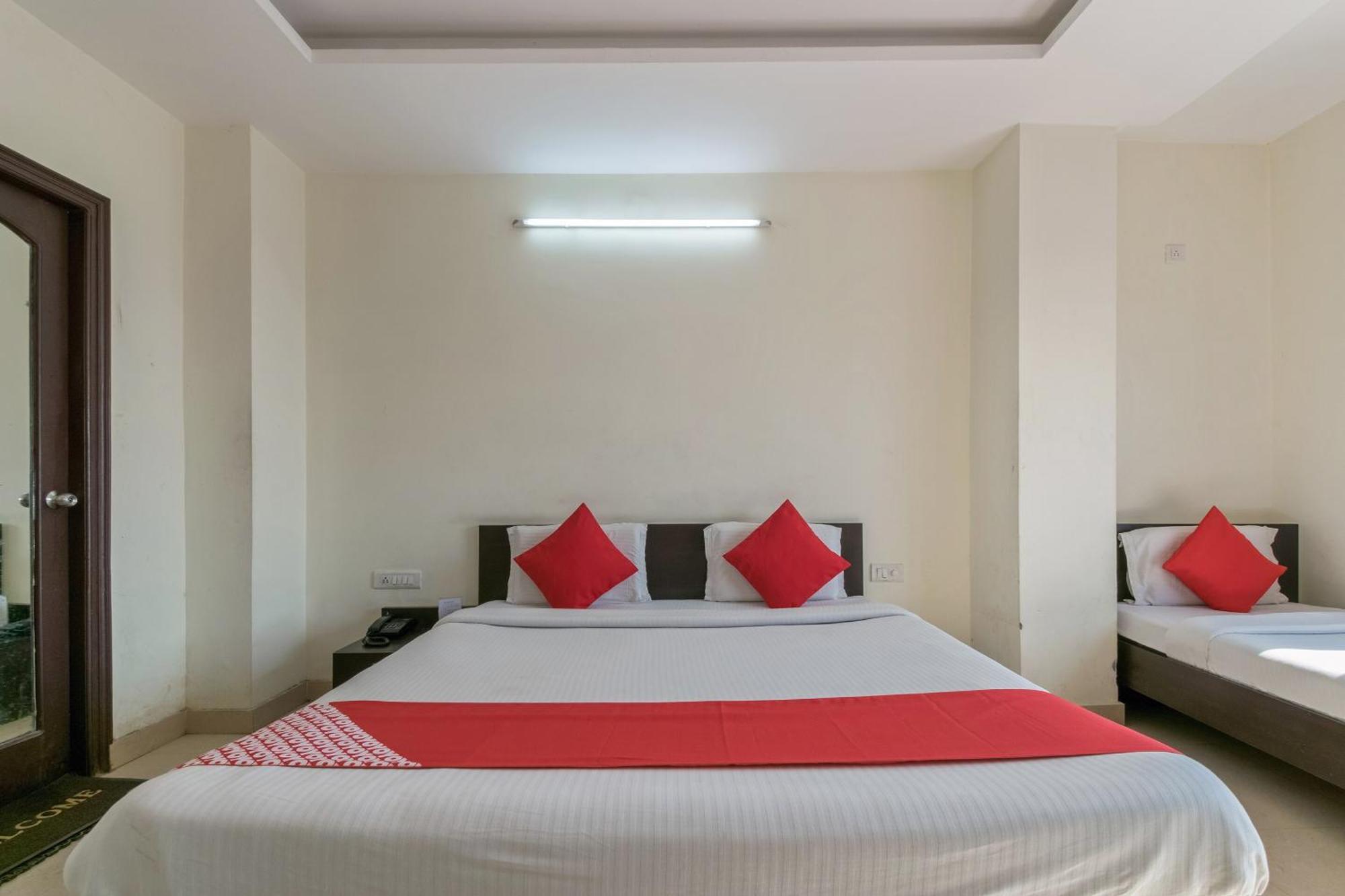 Oyo Hotel Triund Regency Катра Екстериор снимка