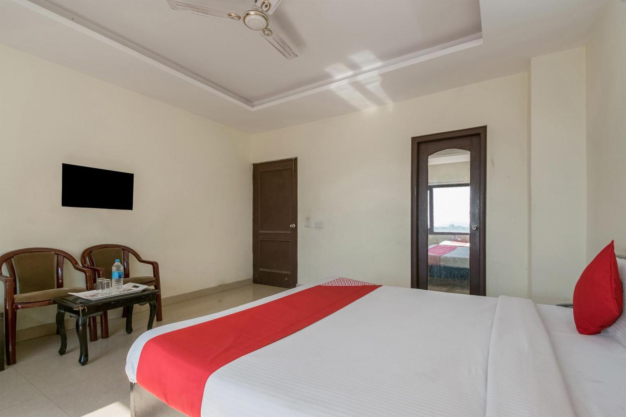Oyo Hotel Triund Regency Катра Екстериор снимка