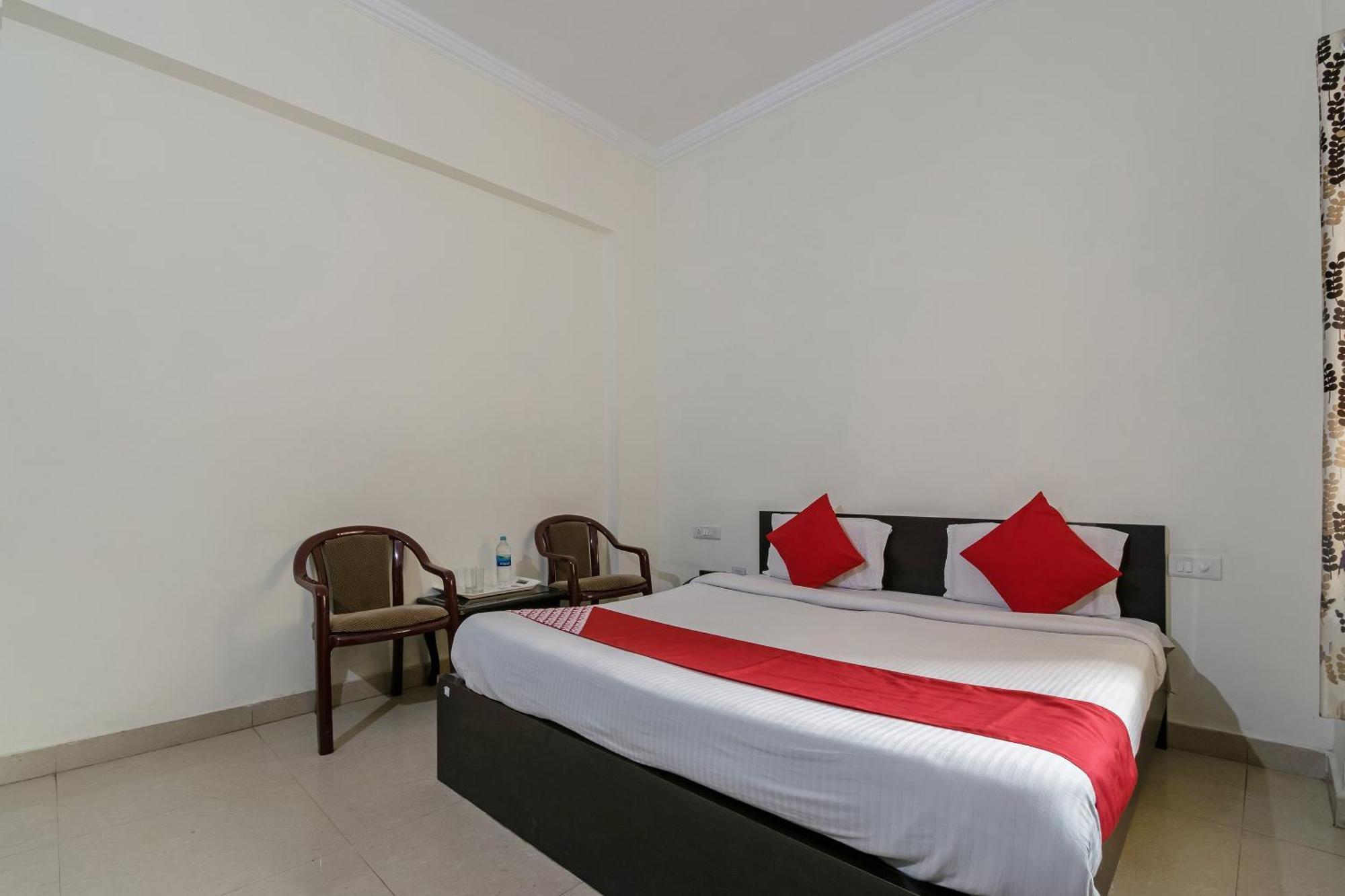 Oyo Hotel Triund Regency Катра Екстериор снимка